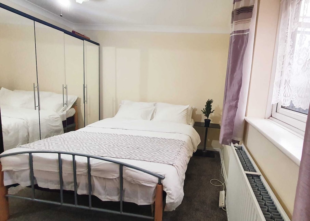Remarkable 1-bed Flat in Slough, Near Farnham Road view 2
