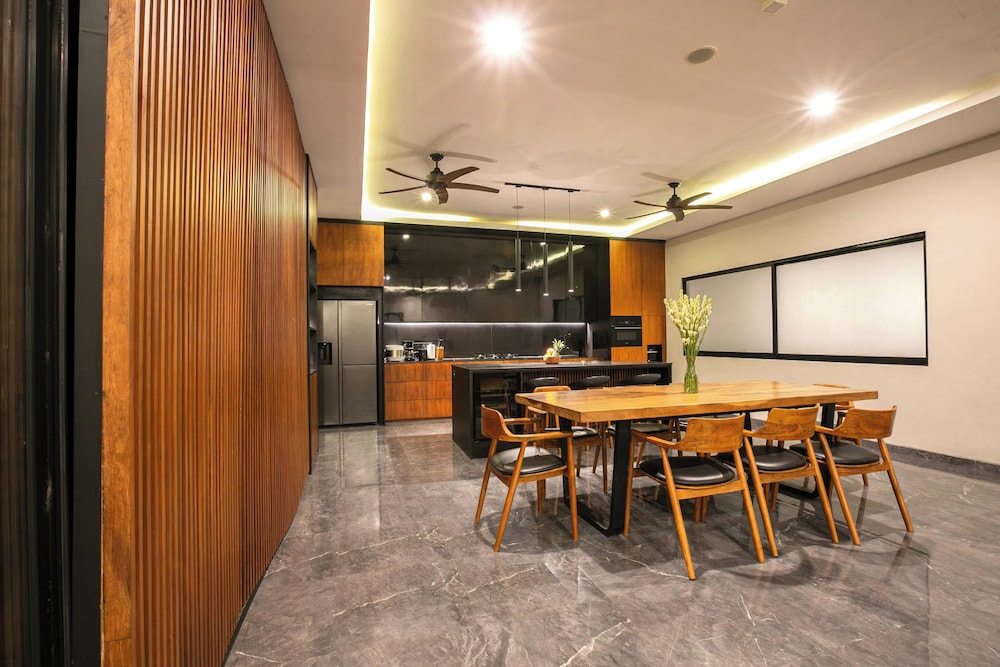 Villa MJ Modern 4BR with Pool & Rooftop