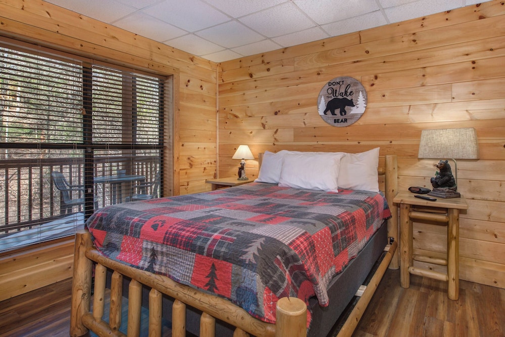 Country Bear Cove - Hot Tub, Games & Deck w/ View view 5