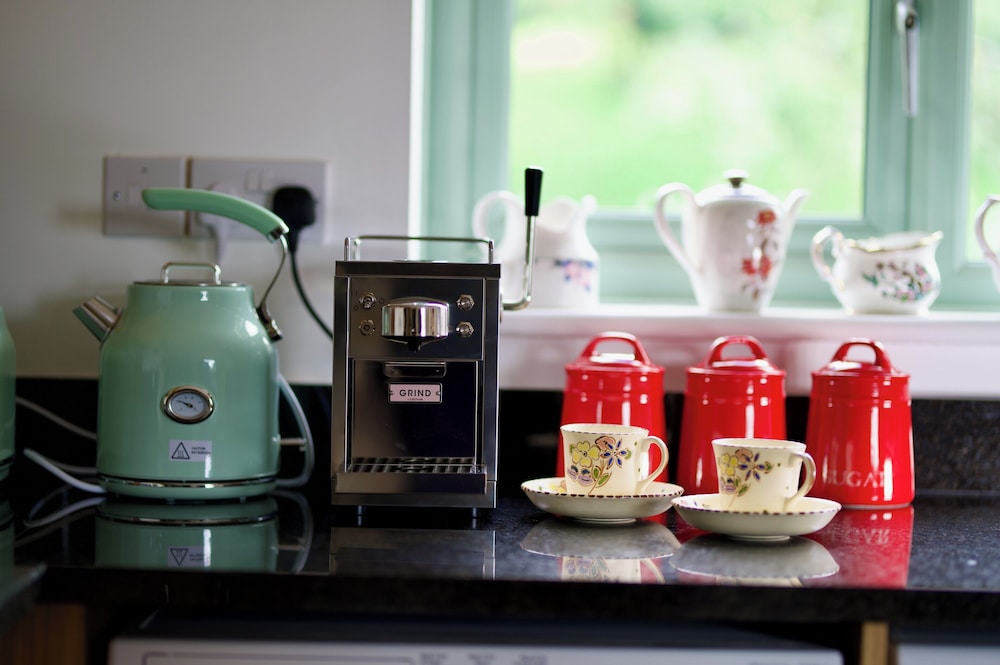 Tring Grange Cottage - Sleeps 2 - Onsite Parking