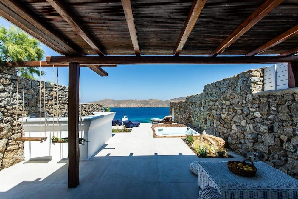 Villa Anasa w Private Pool Jacuzzi view 5