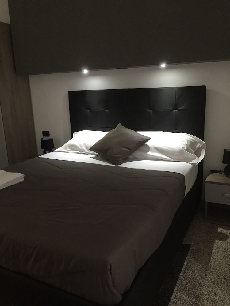 MB95 Mezzocannone Luxurious B&B