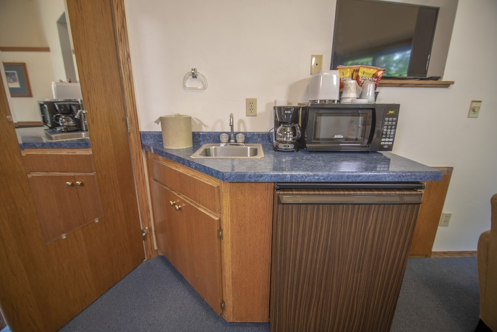 Ridges Inn & Suites