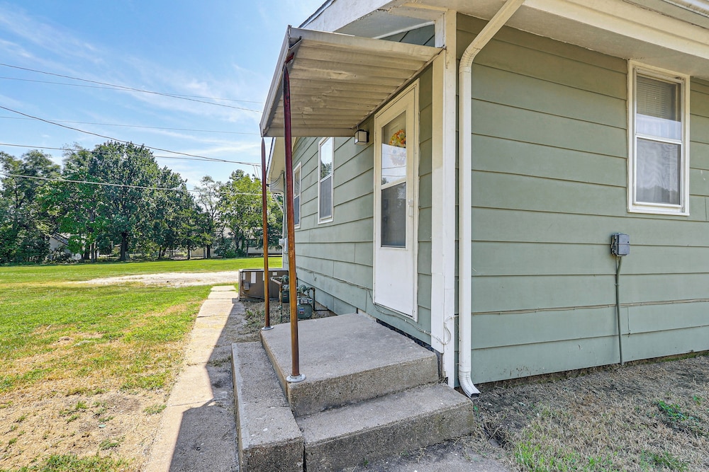 Near Walnut Valley Festival: Convenient Apartment!