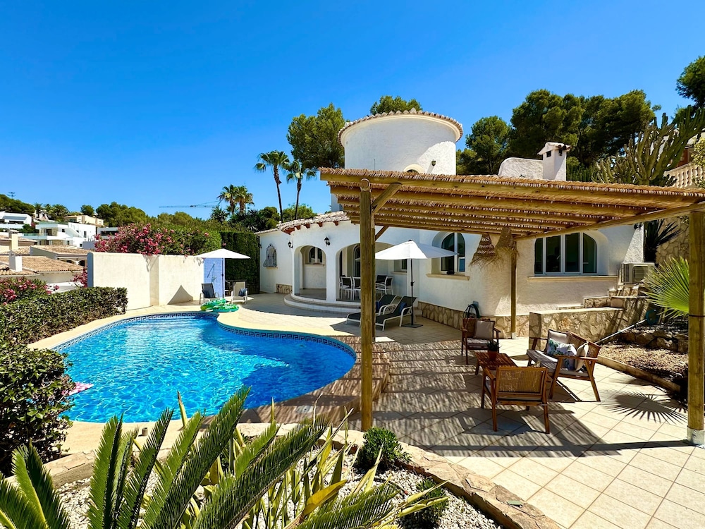 3 Bedroom Villa Walking Distance to Moraira