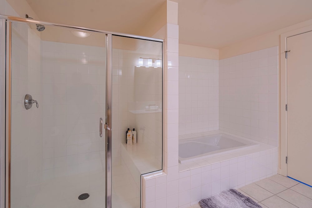 ROVE LIVING/KL - 44 Monroe