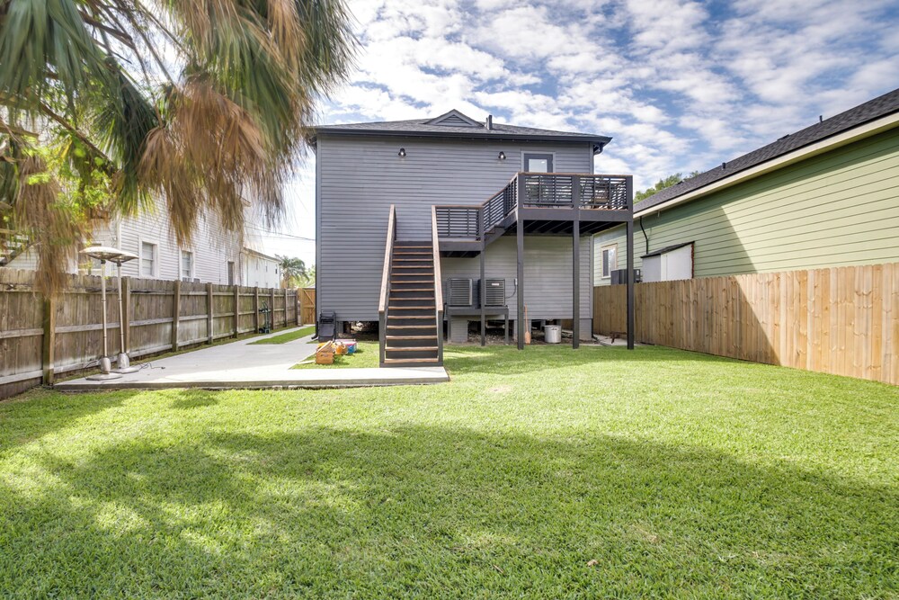 4 Mi to French Quarter: Walkable Apt w/ Yard
