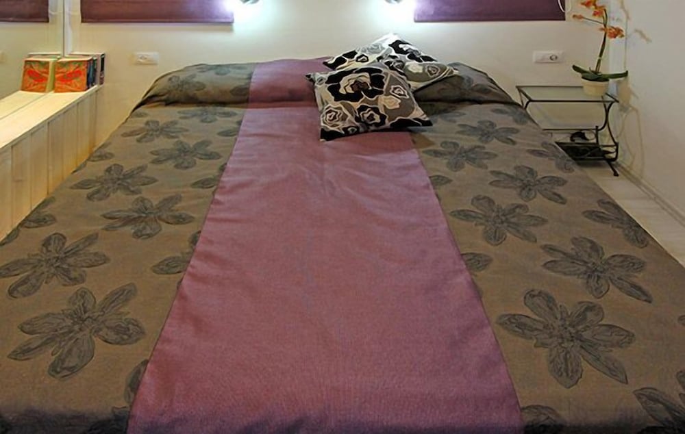 Nuriel Fruit & Guest House