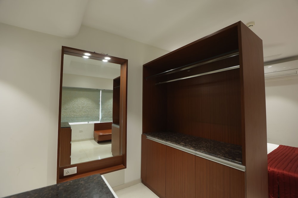 Hotel Shreeji Vatika-Airport Road