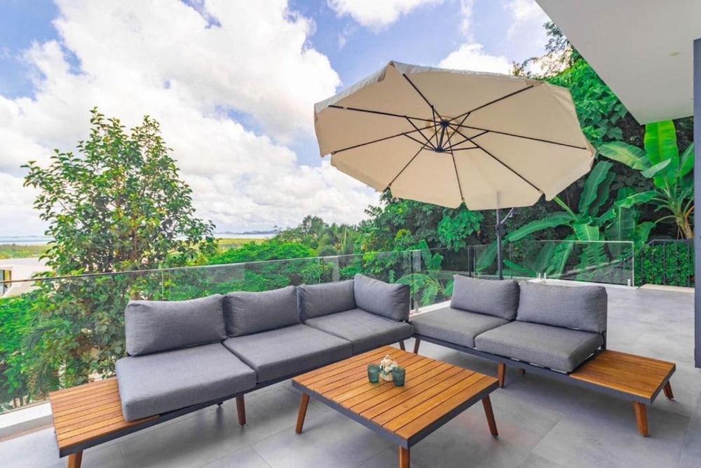 Yamu Hills Panoramic Ocean View 6 Bed Luxury Vila