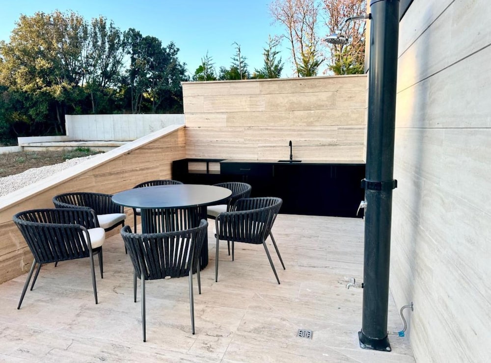 Leonarda Waterfront Residences