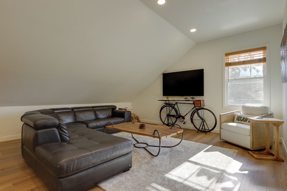 1 Block to Loveland Bike Trail: 'the Frog Man Inn'