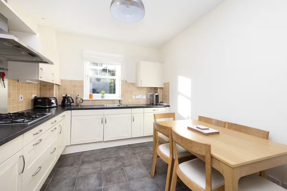 Modern Flat with Free Parking