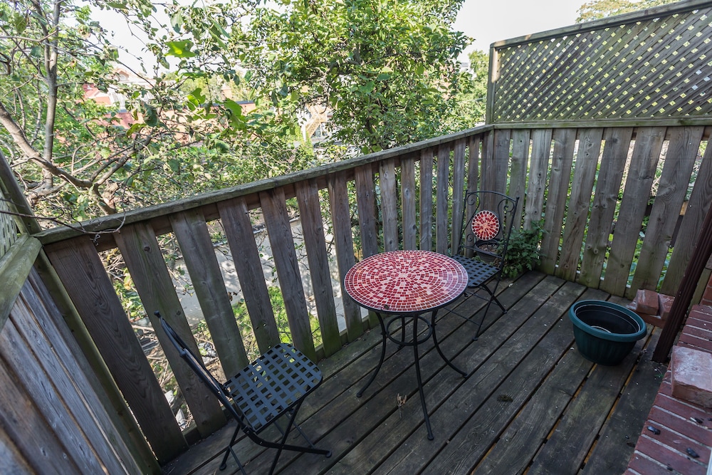 Applewood Suites - 2 BDRM Annex Loft