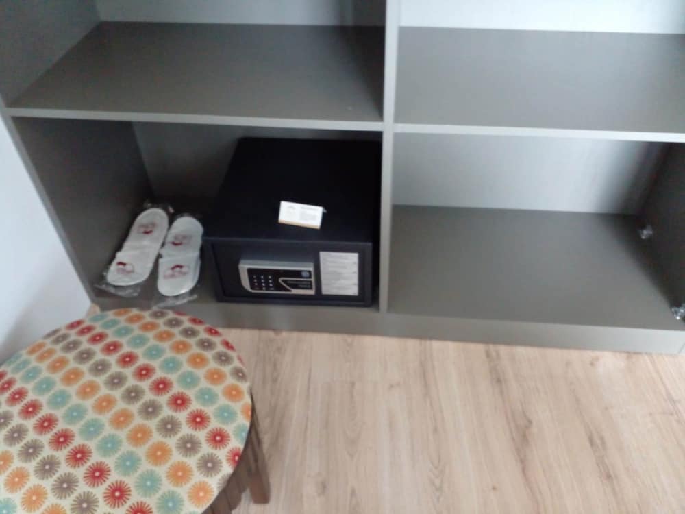 Lovely Flat with Sweet Balcony-ZAMBAK