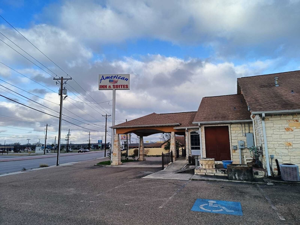 American Inn & Suites By Capital O Victoria US-59