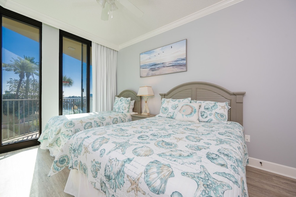 Phoenix On The Bay 1134 3 Bedroom Condo