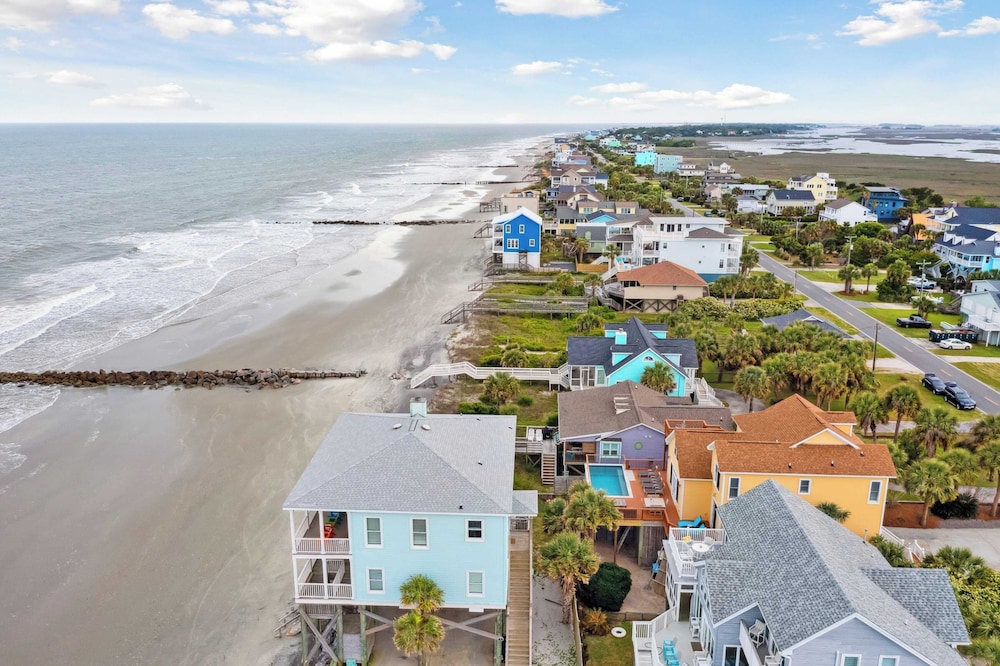 Oceanfront w/ Pool, Panoramic Deck Views, 5bdr Folly Ocean Breeze by Avantstay