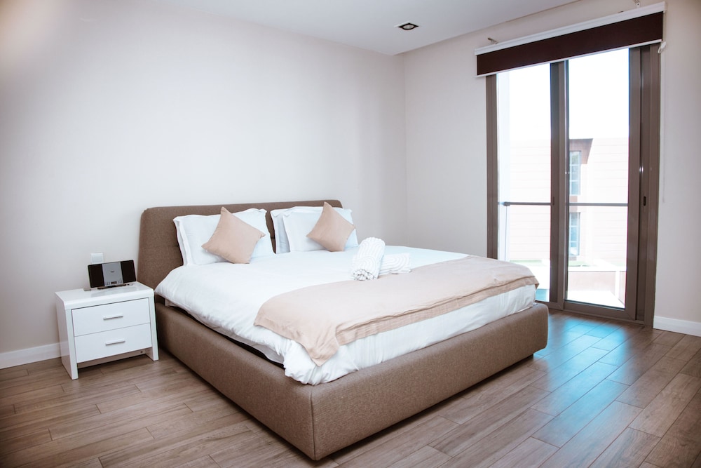 The Pearl Deluxe-Two Bed and Two Bath view 4