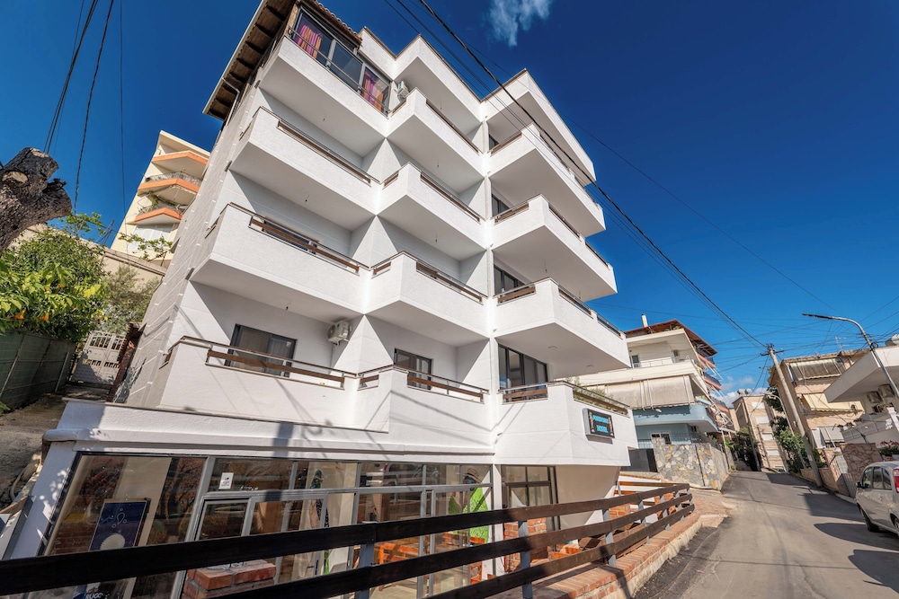 Lazy Roo Hostel Saranda