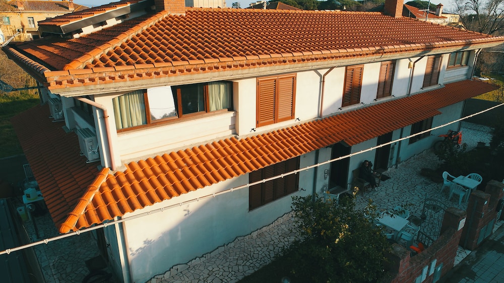 ANAELEHOUSEAPARTMENTS L.T.B.
