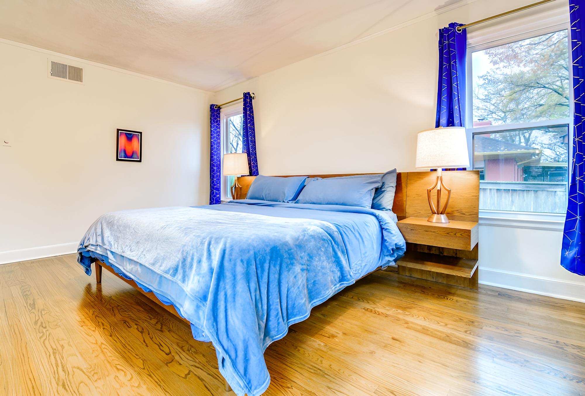 Central Memphis Home: MCM Decor, Walk to Midtown! view 3