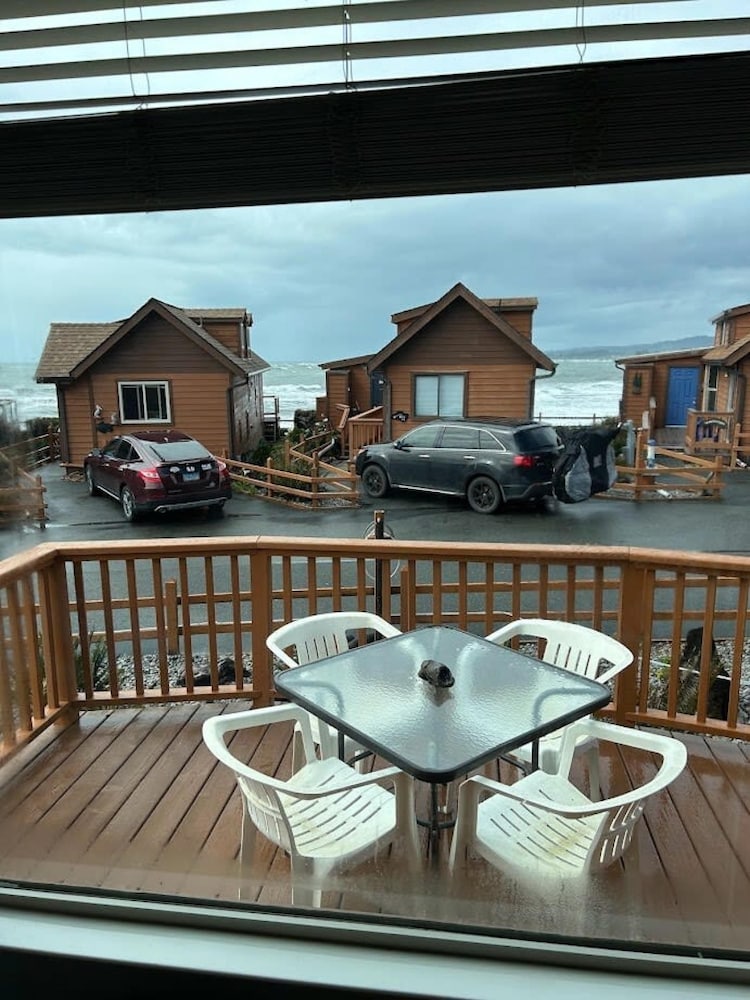 Oceanview Cabin 23 w Jacuzzi Remarkable Views