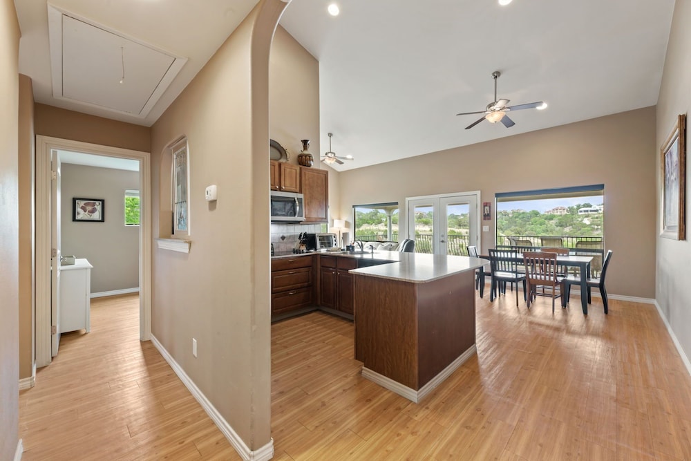 Chardonnay Haus - Unit C