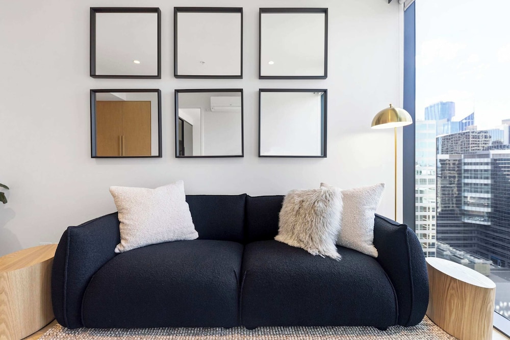 Luxuria Apartments - Collins House