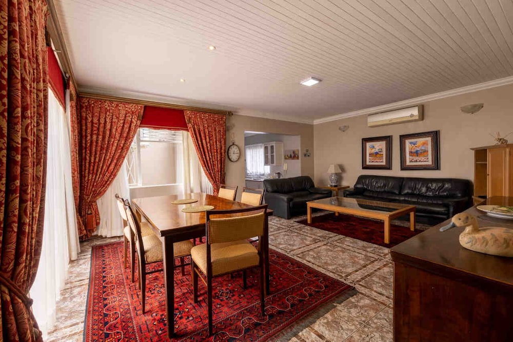 Royal Ridge Guest House and Apartments