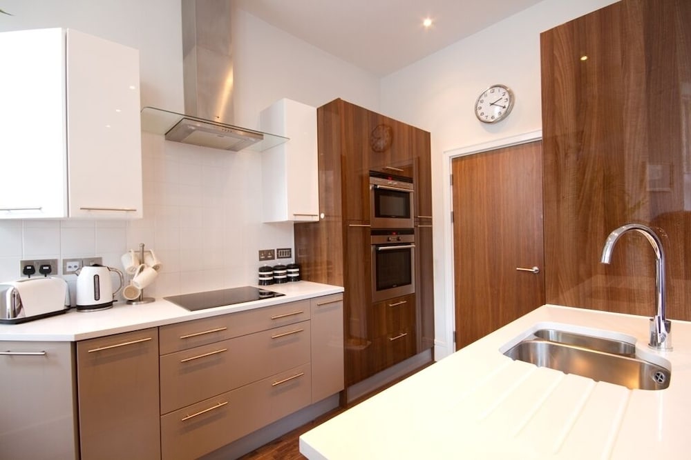 Gresham House 2-bed view 4