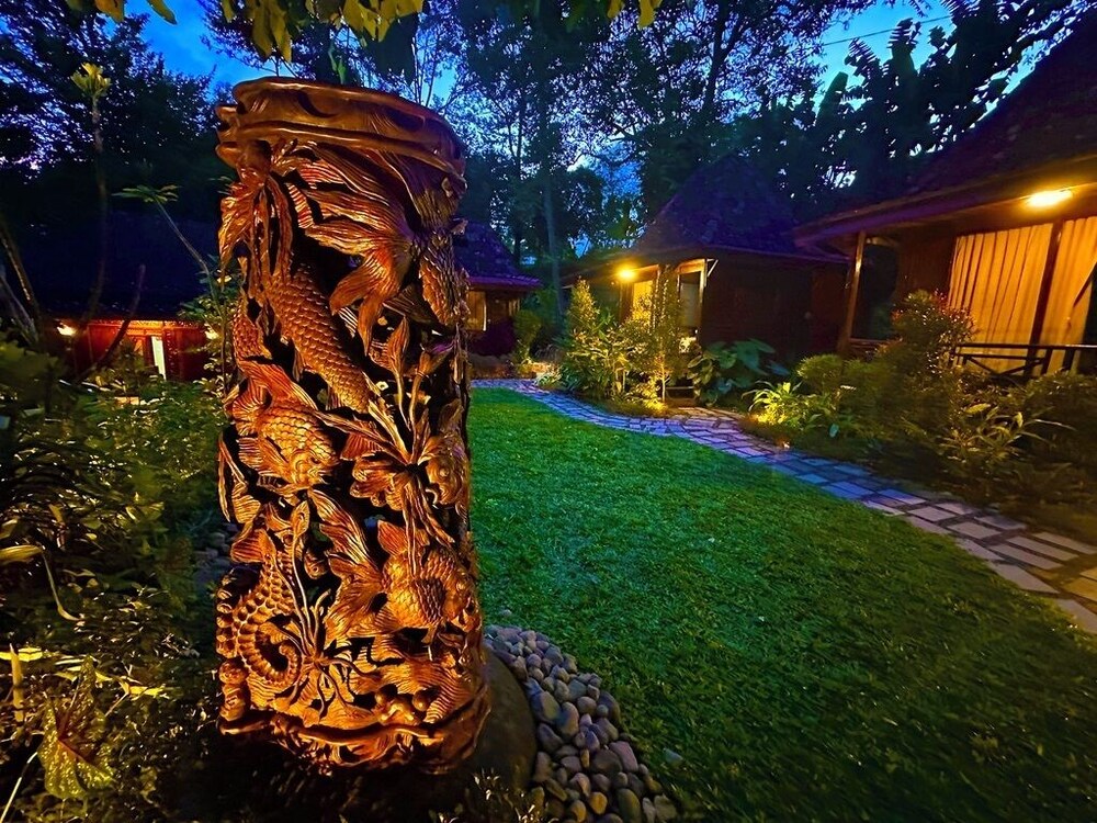 Puunee Wild River Resto & Villa's