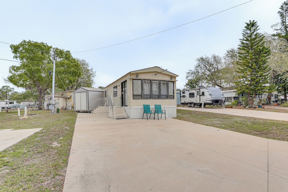 Davenport Couple's Retreat w/ Resort Perks!