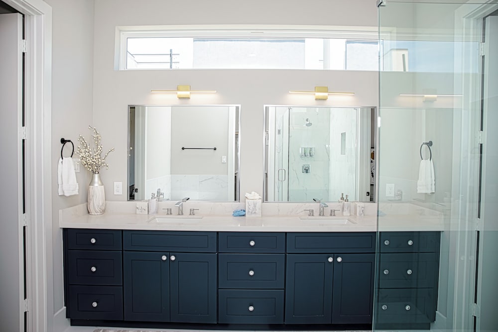 Spacious Luxe 3BD Townhome in Dwtn HTX. - Image 5