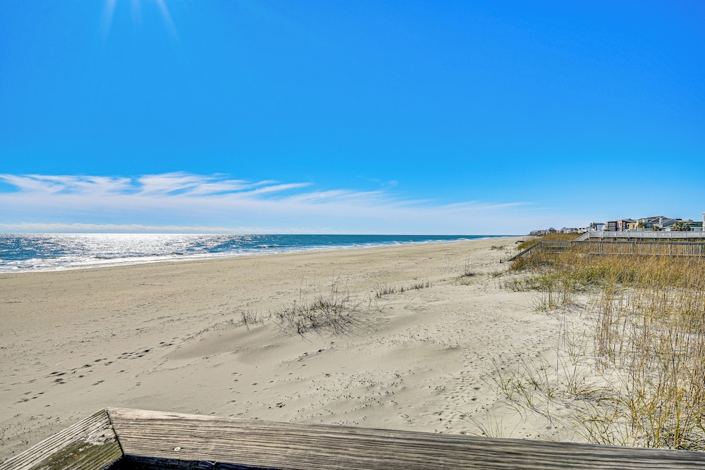Waterfront Gem w/ Balcony in Garden City