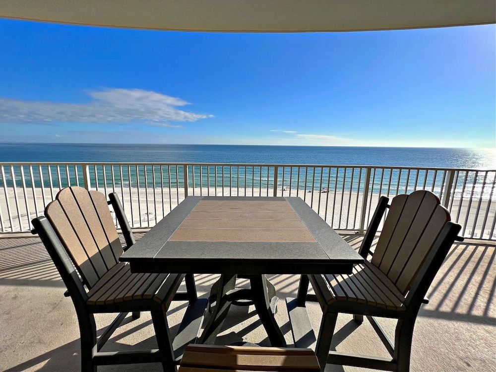 Regency Isle 703
