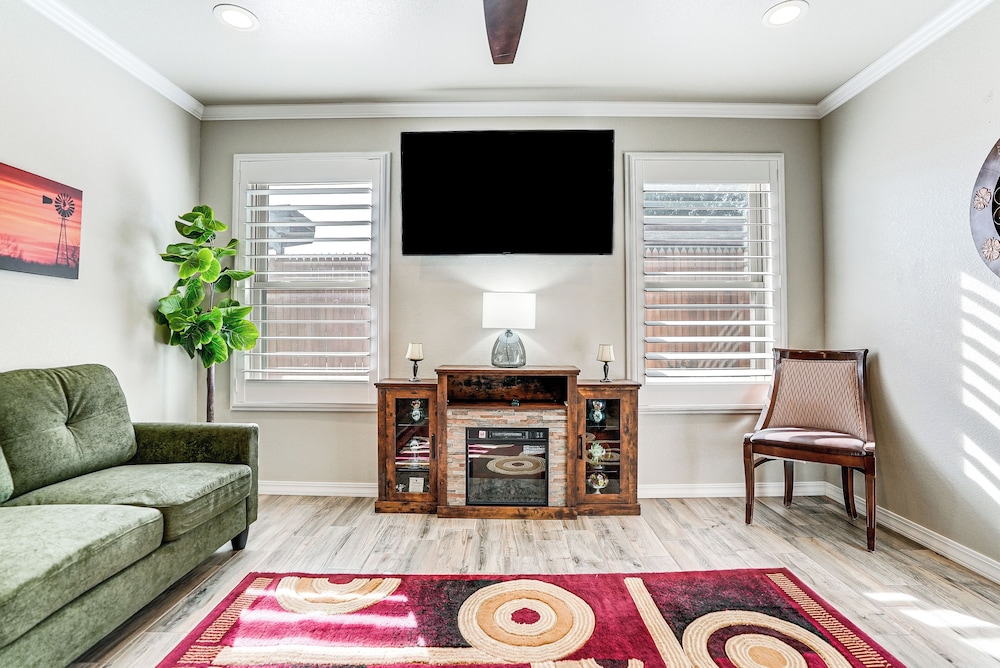 Fenced Yard: Modern Barndominium in Amarillo!