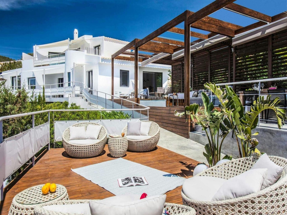 Holiday Home With Private Jacuzzi
