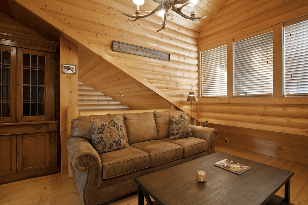 Chaparral at Deer Valley Resort - Three Bedroom Condo with Hot Tub #102 3 Condo