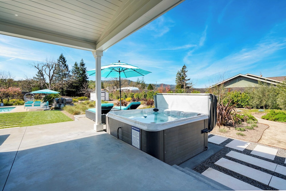 Luxe, Pool, Spa, Fire Pit, Game Room, Piano Sonoma Pool Retreat by Avantstay