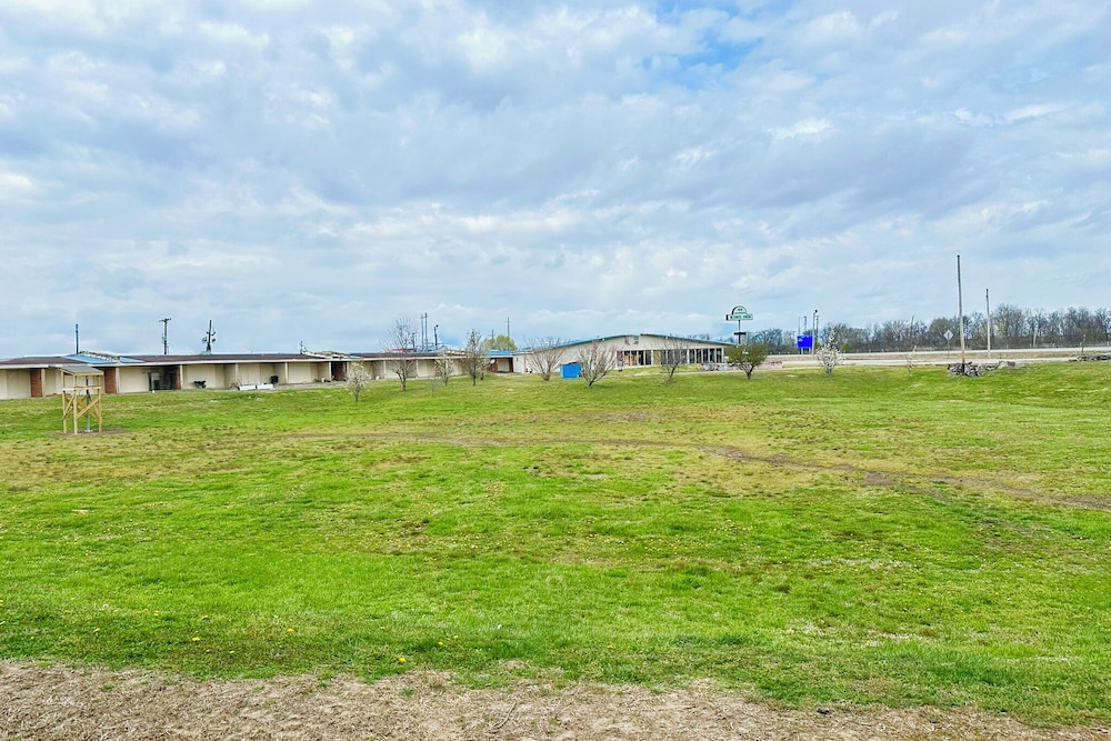 Shamrock Kings Inn By Oyo Marked Tree I-555