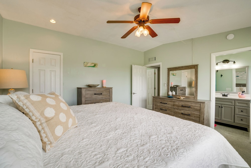 Heated Pool + Spacious Yard: Port Charlotte Escape