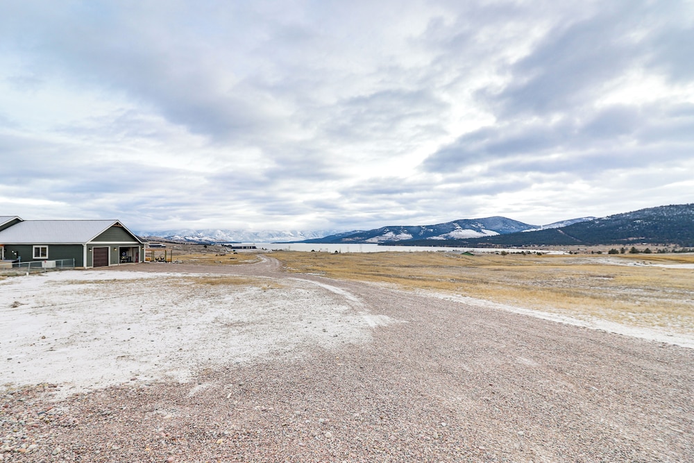 Starry Skies & Mtn Views: Family Retreat in Elmo