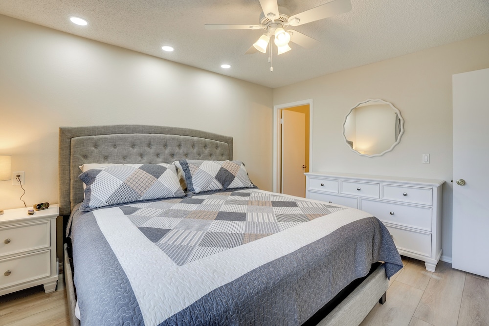 Patio + Pool Access: Golf Getaway in Peoria