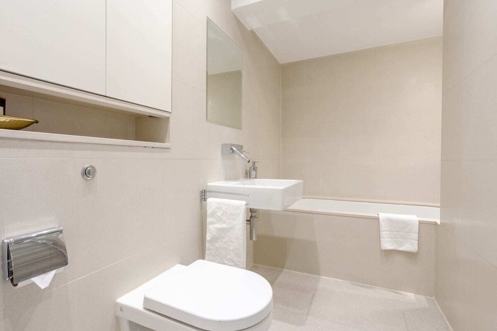Charmingly Unique and Recently Refurbished Watchman's Lodge in Camden Town