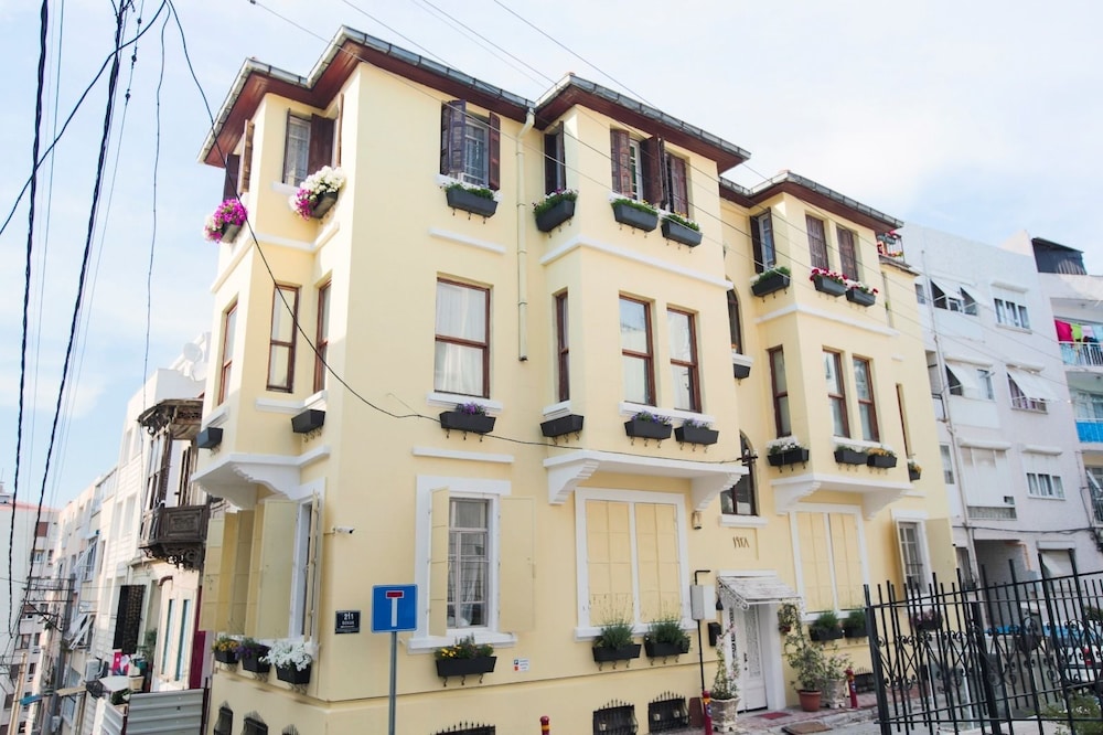 Hotel Sari Konak Business Hotel - Image 1