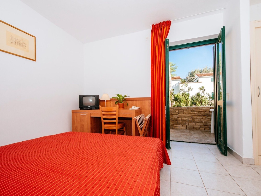 Apartments in Zaton With Pool