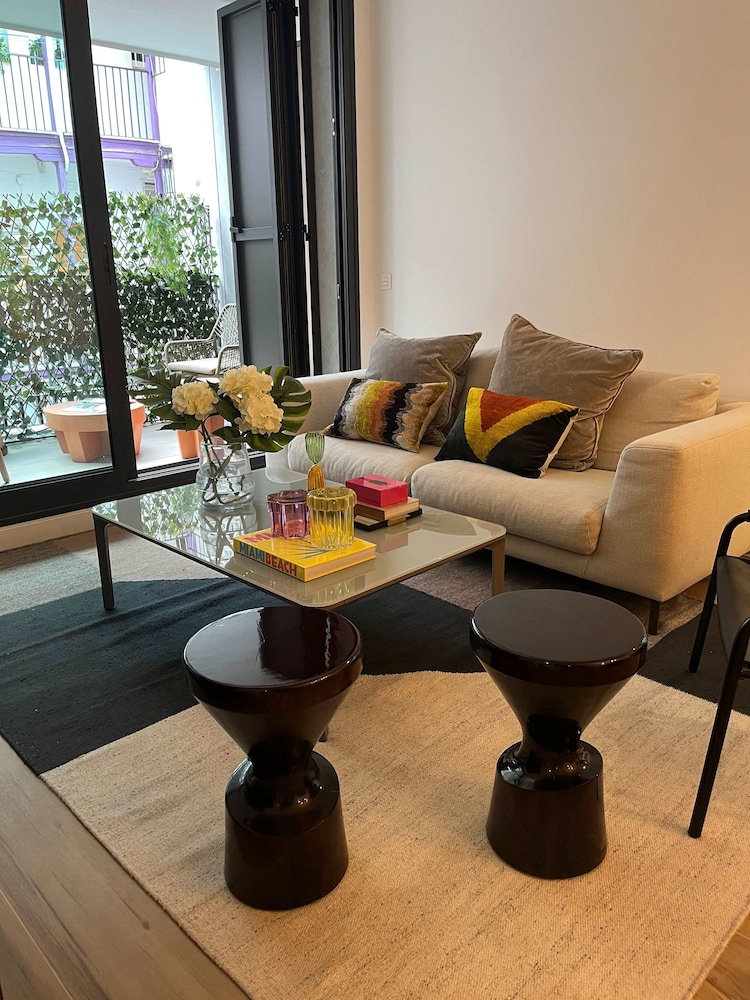 w Chic Urban 3BR w Sunny Terrace in Chueca