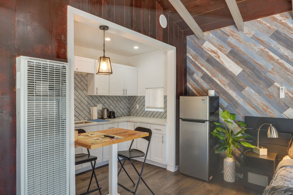 Private Deck & Views: Frazier Mountain Cabin