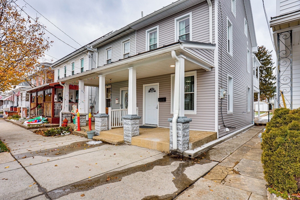 2 Mi to Dtwn Harrisburg! Convenient Duplex